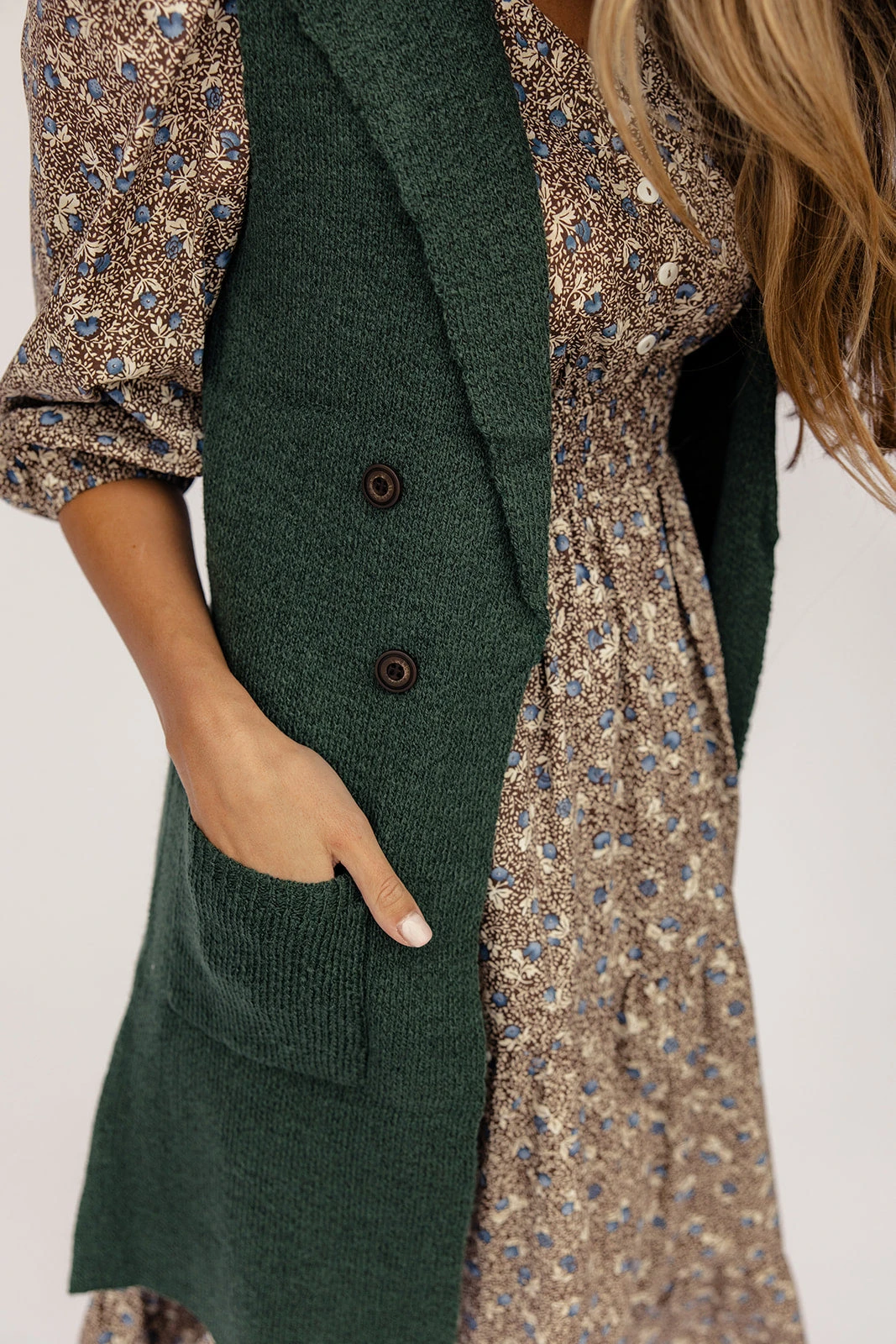 Marled Knit Sweater Vest with Pockets and Back Slit Detail 8 Marled Knit Sweater Vest with Pockets and Back Slit Detail - Image 6