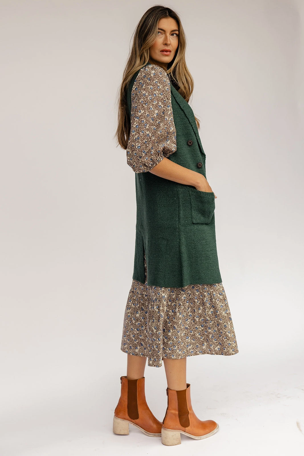 Marled Knit Sweater Vest with Pockets and Back Slit Detail 5 Marled Knit Sweater Vest with Pockets and Back Slit Detail - Image 3