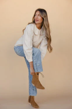 Vintage-Inspired Honeycomb Textured Blouse with Peter Pan Collar 19 Vintage-Inspired Honeycomb Textured Blouse with Peter Pan Collar -ROOLEE FASHION SHOP 028A2471