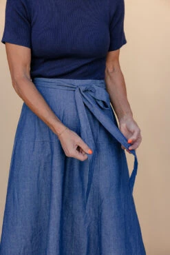 Vintage Indigo Denim Midi Dress with Pockets and Defined Waist -ROOLEE FASHION SHOP 028A2801