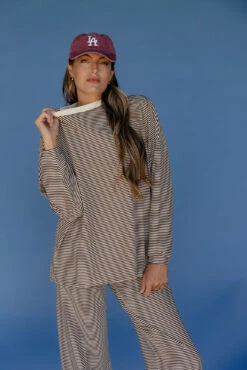 Oversized Brown Sugar Striped Pullover - Cozy Loungewear Sweater