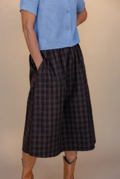 Plaid Midi Skirt with Pockets and Elastic Waist 12 Plaid Midi Skirt with Pockets and Elastic Waist -ROOLEE FASHION SHOP 028A3149