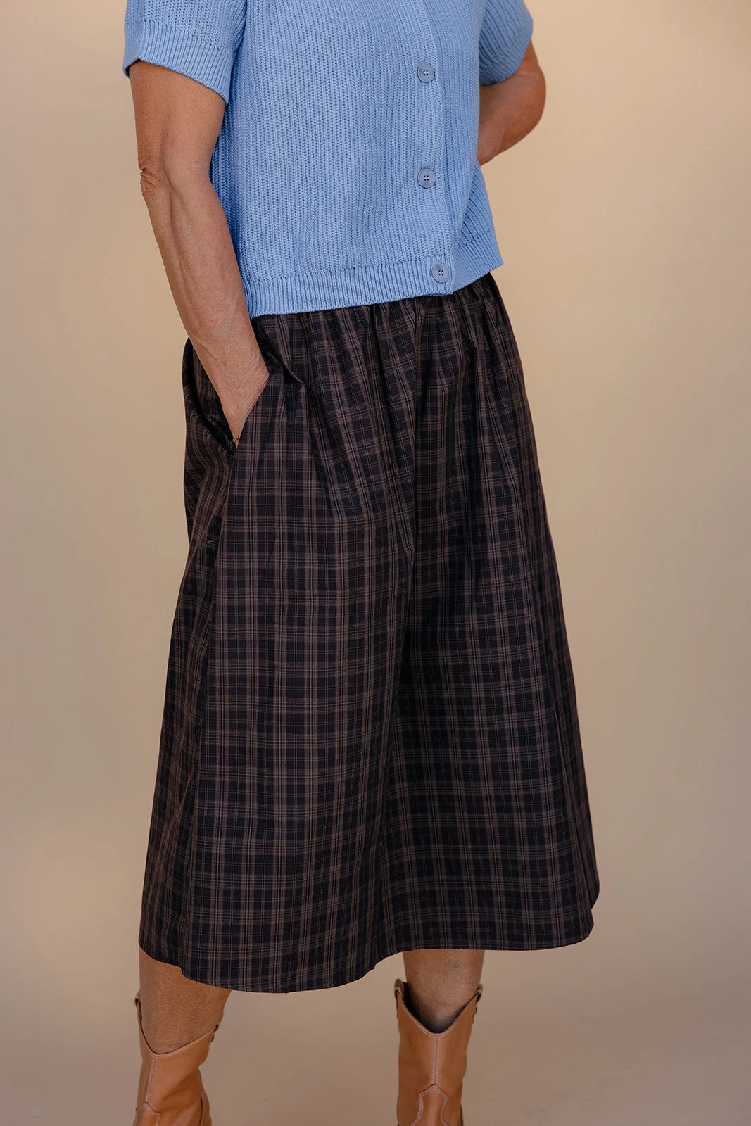 Plaid Midi Skirt with Pockets and Elastic Waist 5 Plaid Midi Skirt with Pockets and Elastic Waist - Image 3