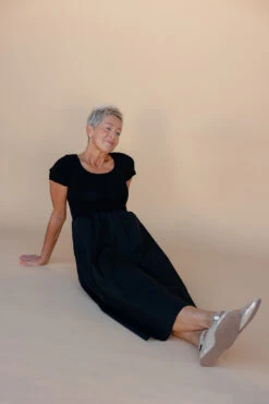 Classic Black Short Sleeve Midi Dress with Pockets -ROOLEE FASHION SHOP 028A3303