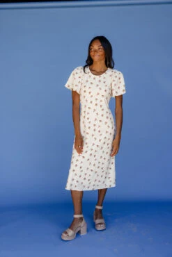 Sacia Flutter Sleeve Dress - Elegant Cream Floral Print -ROOLEE FASHION SHOP 028A3470