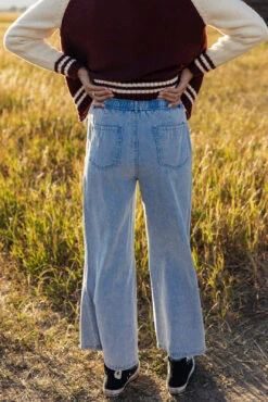 Wide Leg Tie Waist Jeans in Light Wash Denim 10 Wide Leg Tie Waist Jeans in Light Wash Denim -ROOLEE FASHION SHOP 028A3678