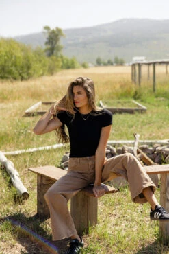 Ribbed Short Sleeve Fitted Basic Tee -ROOLEE FASHION SHOP 028A6838