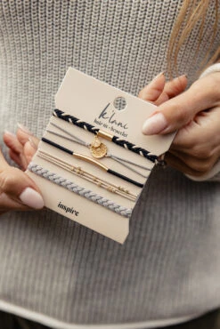 Hair Tie Bracelet Pack - Stylish 2-in-1 Elastic Wristbands 32 Hair Tie Bracelet Pack - Stylish 2-in-1 Elastic Wristbands -ROOLEE FASHION SHOP 028A7785