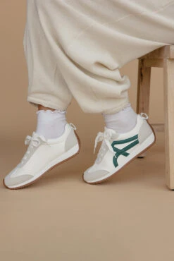 Anki Court Sneakers: Retro Sporty Style for Everyday Wear 5 Anki Court Sneakers: Retro Sporty Style for Everyday Wear -ROOLEE FASHION SHOP 028A8221
