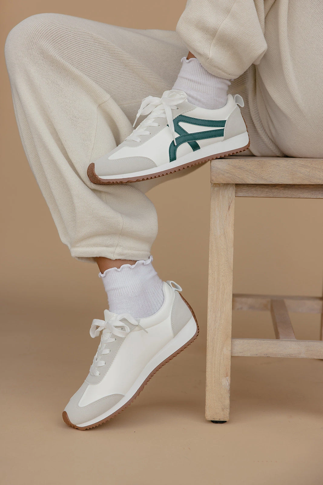 Anki Court Sneakers: Retro Sporty Style for Everyday Wear 3 Anki Court Sneakers: Retro Sporty Style for Everyday Wear