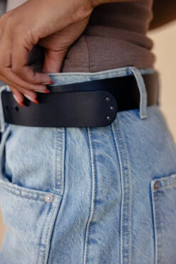 Free People We The Free Gallo Leather Belt with Antique Buckle 8 Free People We The Free Gallo Leather Belt with Antique Buckle -ROOLEE FASHION SHOP 028A8228