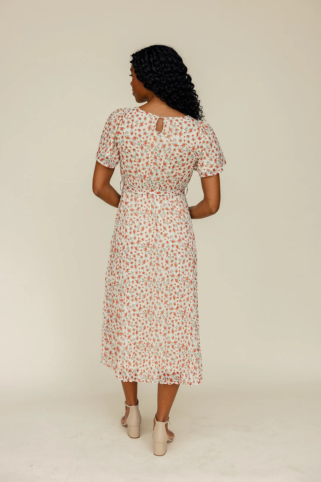 Floral Flutter Sleeve Dress - Elegant Pleated Midi for Events 7 Floral Flutter Sleeve Dress - Elegant Pleated Midi for Events - Image 5