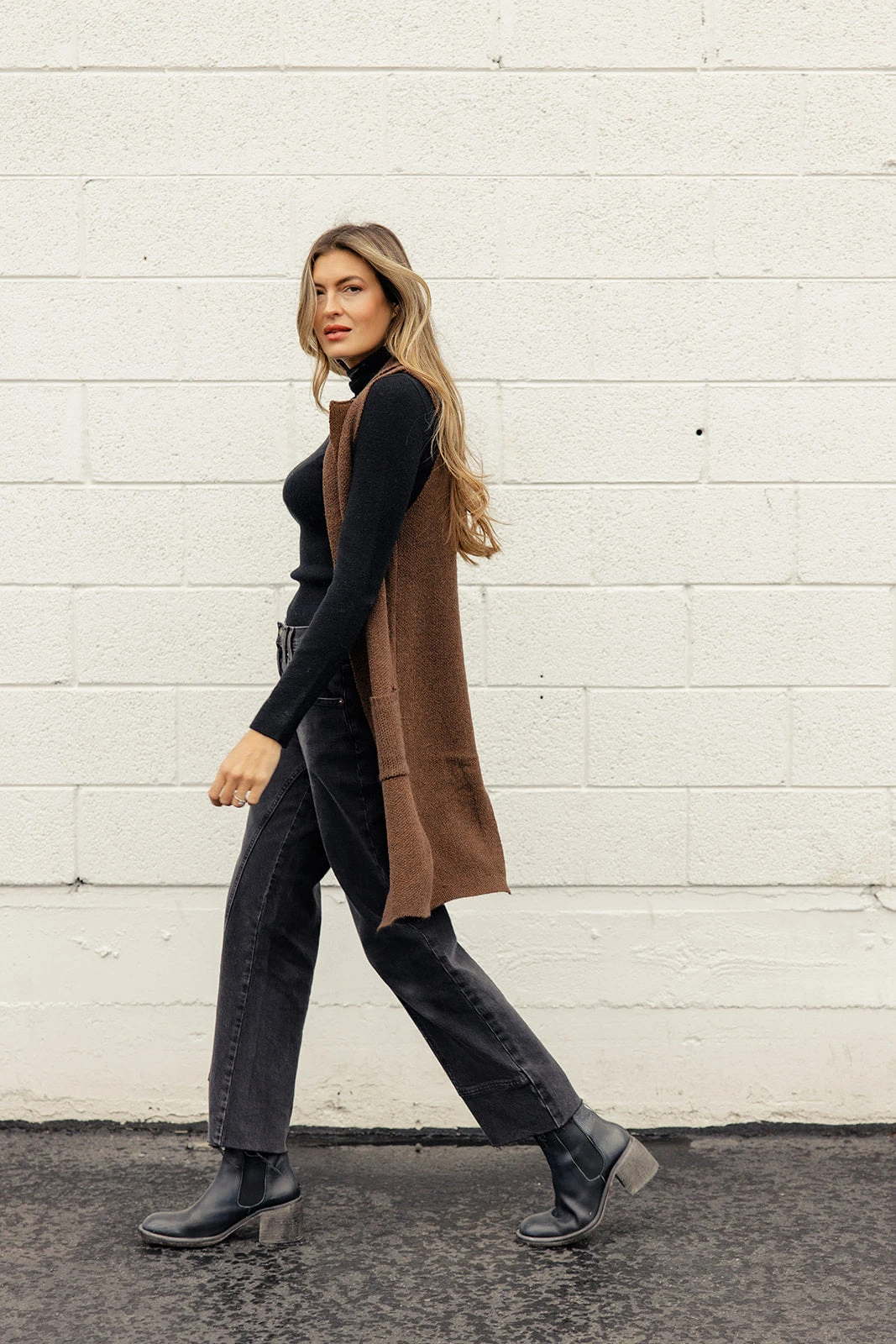 Marled Knit Sweater Vest with Pockets and Back Slit Detail 11 Marled Knit Sweater Vest with Pockets and Back Slit Detail - Image 9