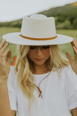 Wren Off White Flat Brim Telescope Hat with Genuine Leather Chin Strap -ROOLEE FASHION SHOP 4T1A7831