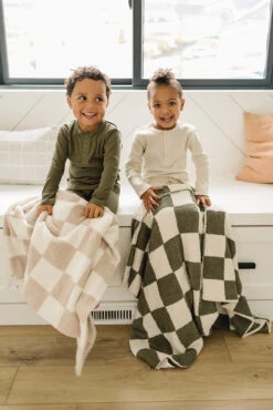 Soft Green Checkered Plush Blanket for Baby, Kids, and Home 22 Soft Green Checkered Plush Blanket for Baby, Kids, and Home -ROOLEE FASHION SHOP 535A4249 websize