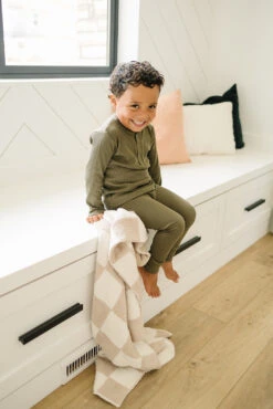 Ultra-Soft Taupe Checkered Plush Blanket for Nursery and Home -ROOLEE FASHION SHOP 535A4400 websize 762305d9 ea38 4399 a920 74f12d76663f