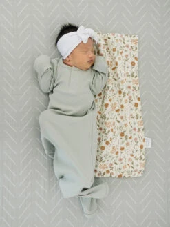 Mebie Baby Meadow Floral Muslin Burp Cloth