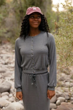 Cozy Meadowgate Button-Front Knit Cardigan for Effortless Layering 12 Cozy Meadowgate Button-Front Knit Cardigan for Effortless Layering -ROOLEE FASHION SHOP 7W4A0045 c5bca5f3 cb34 4de9 b837 c3f7be00be7f