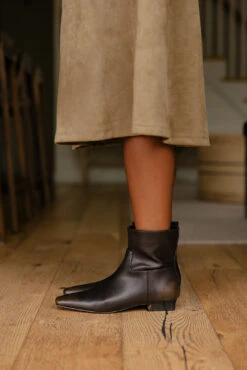 Free People Easy Does It Vegan Ankle Boots -ROOLEE FASHION SHOP 7W4A0608 593f287a 5803 4877 af24 cebb1b1ceaf8