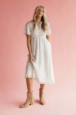 Odette Floral Smocked Dress 11 Odette Floral Smocked Dress -ROOLEE FASHION SHOP 7W4A0790 9d66b077 98d5 4c82 9dd1 8d762bab0f58