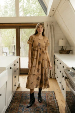 Rust Floral Embroidered Maxi Dress with Puff Sleeves and Cinch Waist -ROOLEE FASHION SHOP 7W4A0960