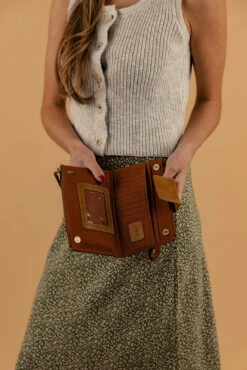 Colorblock Wallet Crossbody - Camryn Vegan Leather 3-in-1 Bag -ROOLEE FASHION SHOP 7W4A0994 37b95c9a 385b 41b1 bca6 59f8a30bbffa