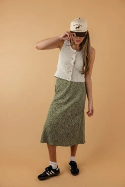 Ribbed Button Down Vest with Functional Buttons - Cozy Layering Top -ROOLEE FASHION SHOP 7W4A1021