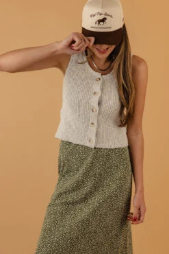 Ribbed Button Down Vest with Functional Buttons - Cozy Layering Top -ROOLEE FASHION SHOP 7W4A1023