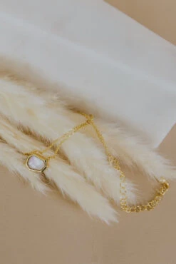 Abstract Stone Necklace - Elegant 18K Gold Dipped Chain