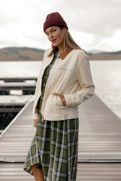 White Barn Jacket: Shoreline Zip Outerwear with Contrast Collar -ROOLEE FASHION SHOP 7W4A1707 286a038e 173a 4abd b810 371f07d265d0