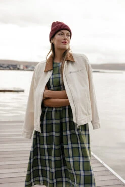 White Barn Jacket: Shoreline Zip Outerwear with Contrast Collar -ROOLEE FASHION SHOP 7W4A1752