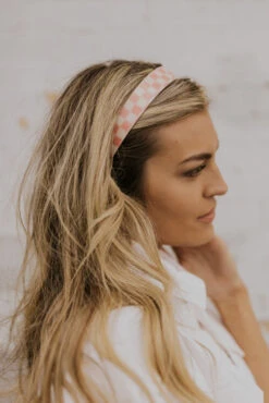 Retro Checkered Headband: Funky Vintage-Style Hair Accessory