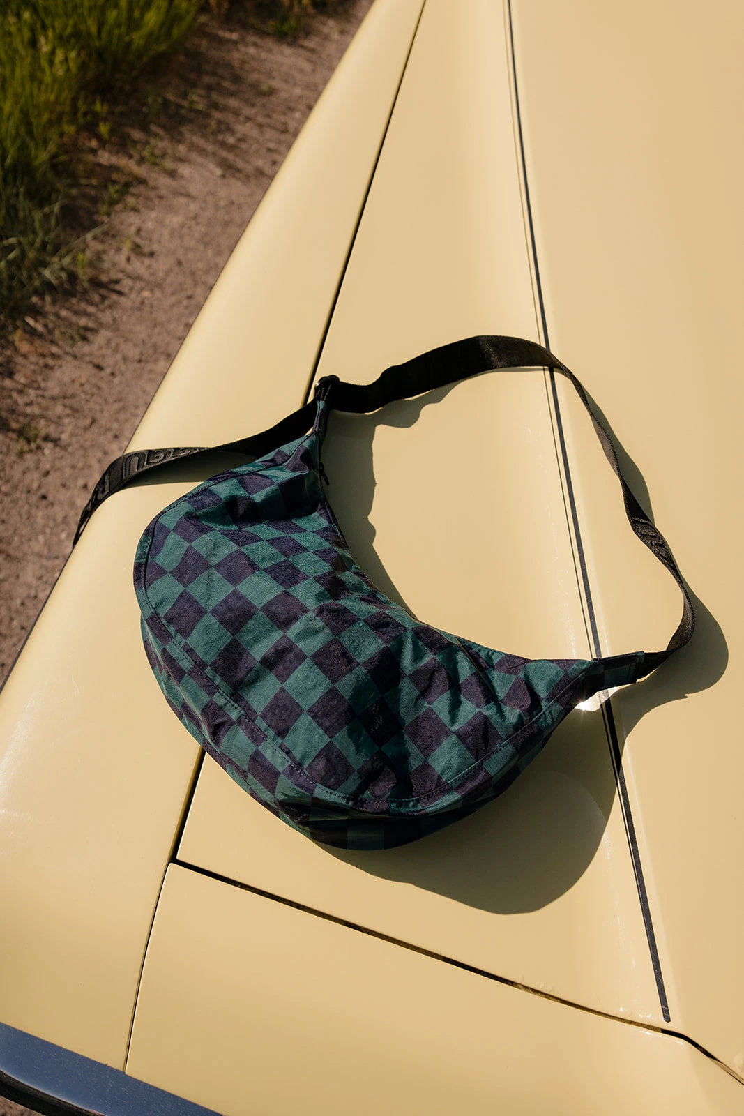 BAGGU Medium Nylon Crescent Bag 12 BAGGU Medium Nylon Crescent Bag - Image 10