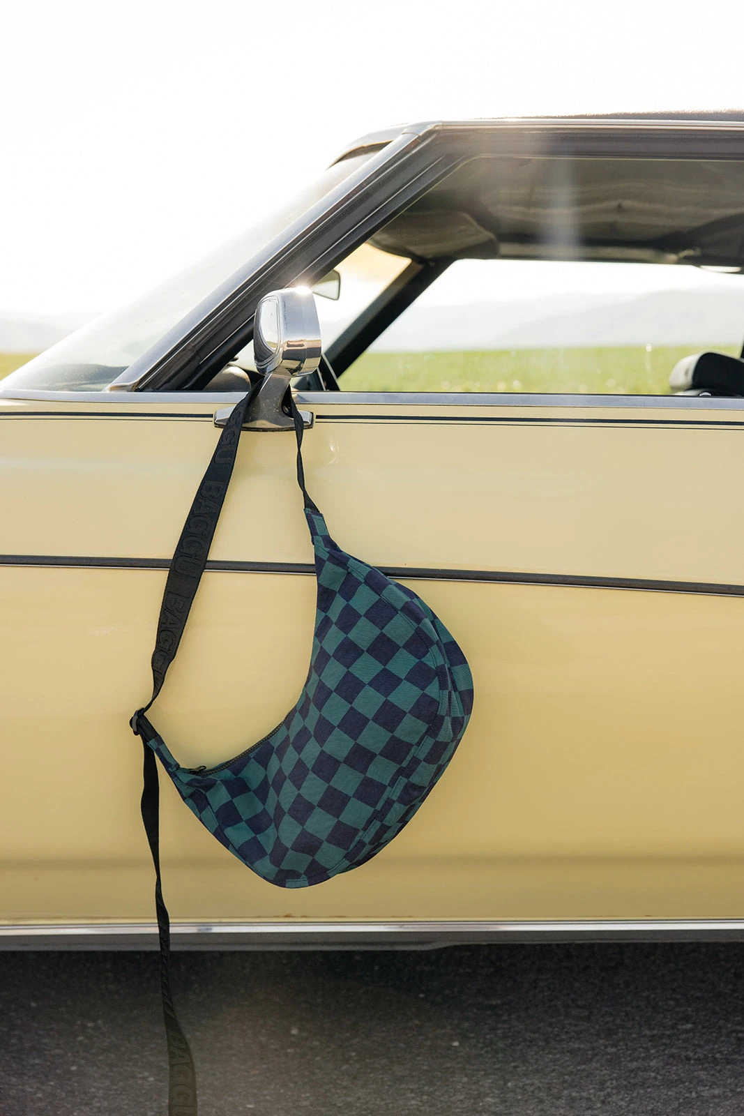 BAGGU Medium Nylon Crescent Bag 3 BAGGU Medium Nylon Crescent Bag