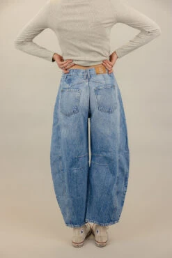 Free People Good Luck Mid Rise Barrel Jeans -ROOLEE FASHION SHOP 7W4A4912 616971df bb97 4e45 a9c7 f8047a5f158e