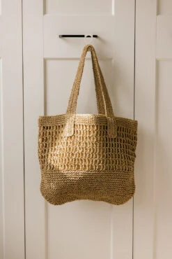 Woven Raffia Beach Tote Bag with Zipper and Inner Pouch