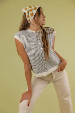 A Single Moment Short Sleeve Cardi -ROOLEE FASHION SHOP 7W4A5333 5ef585bf da4d 4e8b 808b 810c896fb93c