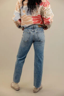 Free People Risk Taker Mid Rise Straight Leg Jeans 32 Free People Risk Taker Mid Rise Straight Leg Jeans -ROOLEE FASHION SHOP 7W4A5474 98508a39 8130 4c48 947b b7d3e4e514fd