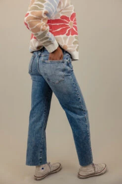 Free People Risk Taker Mid Rise Straight Leg Jeans 33 Free People Risk Taker Mid Rise Straight Leg Jeans -ROOLEE FASHION SHOP 7W4A5475 b7d54d73 3387 4777 8545 28b6c909d62f