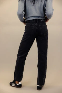 Free People Risk Taker Mid Rise Straight Leg Jeans 26 Free People Risk Taker Mid Rise Straight Leg Jeans -ROOLEE FASHION SHOP 7W4A5512 e562c18b 97d8 4621 952b a836b6e1303f