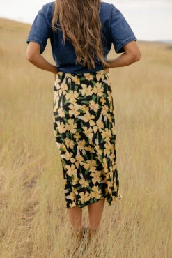 Floral Print Black Midi Skirt with Comfortable Elastic Waistband -ROOLEE FASHION SHOP 7W4A5633