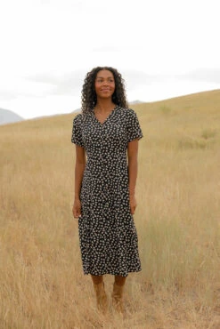 Willow Row Button Midi -ROOLEE FASHION SHOP 7W4A5676 029fb276 1153 4b8c ad5b 4f5c59175cef