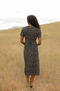 Willow Row Button Midi -ROOLEE FASHION SHOP 7W4A5679 1adcb736 7b05 4dd5 9779 5d9c7a787570