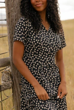 Willow Row Button Midi -ROOLEE FASHION SHOP 7W4A5688 68379d00 5d61 4652 b7e4 ff035f78d083