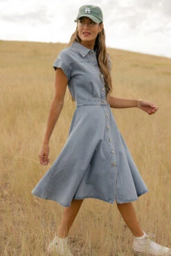 Structured A-Line Denim Button-Down Dress with Collar -ROOLEE FASHION SHOP 7W4A5768 5c801987 f6c7 4c55 9ba4 014c743612bb