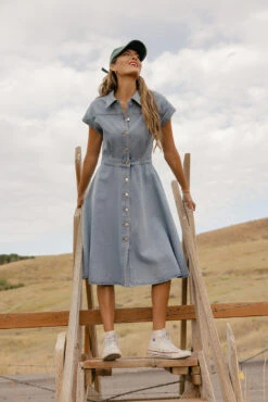 Structured A-Line Denim Button-Down Dress with Collar -ROOLEE FASHION SHOP 7W4A5774