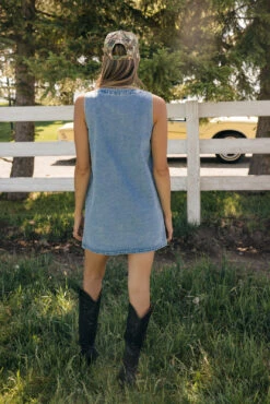 Sleeveless Denim Button-Down Mini Dress with Pockets -ROOLEE FASHION SHOP 7W4A6248 1fcc4edf 5225 4000 ab39 4a5570e6bb70