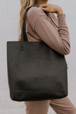 Large Capacity Everyday Tote Bag - The Icon Handbag 10 Large Capacity Everyday Tote Bag - The Icon Handbag -ROOLEE FASHION SHOP 7W4A6527