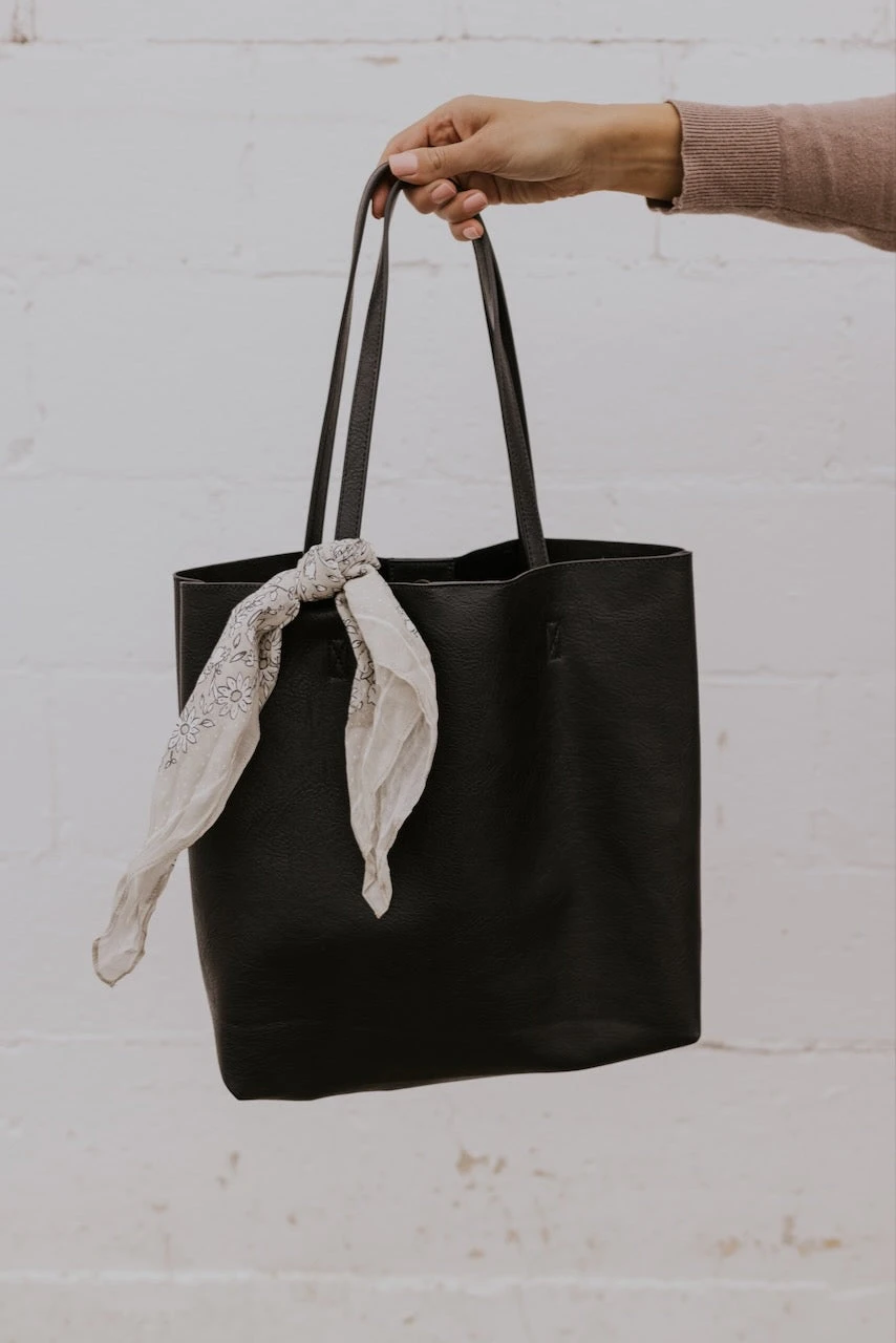 Large Capacity Everyday Tote Bag - The Icon Handbag 6 Large Capacity Everyday Tote Bag - The Icon Handbag - Image 4