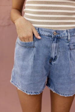 Mesa Raw Edge Shorts 25 Mesa Raw Edge Shorts -ROOLEE FASHION SHOP 7W4A6617 a11c6f86 40cd 4ee3 b323 d76b4a29d5b0